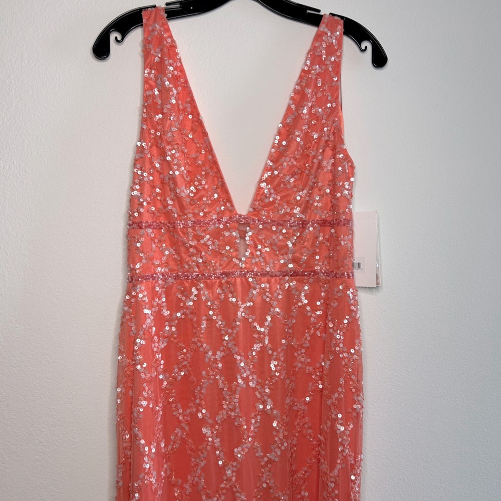 Mac Duggal NWT Sleeveless Plunge Neckline Sequined Maxi Gown 12 Coral Pink - Picture 3 of 8
